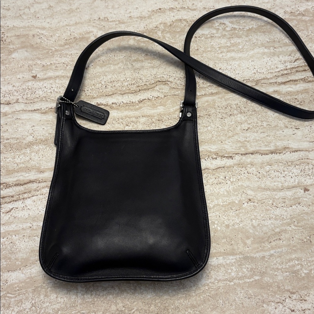 Vintage Coach Slim Flap Hippie Bag in Glove Tanned Black Leather - Picture 7 of 16